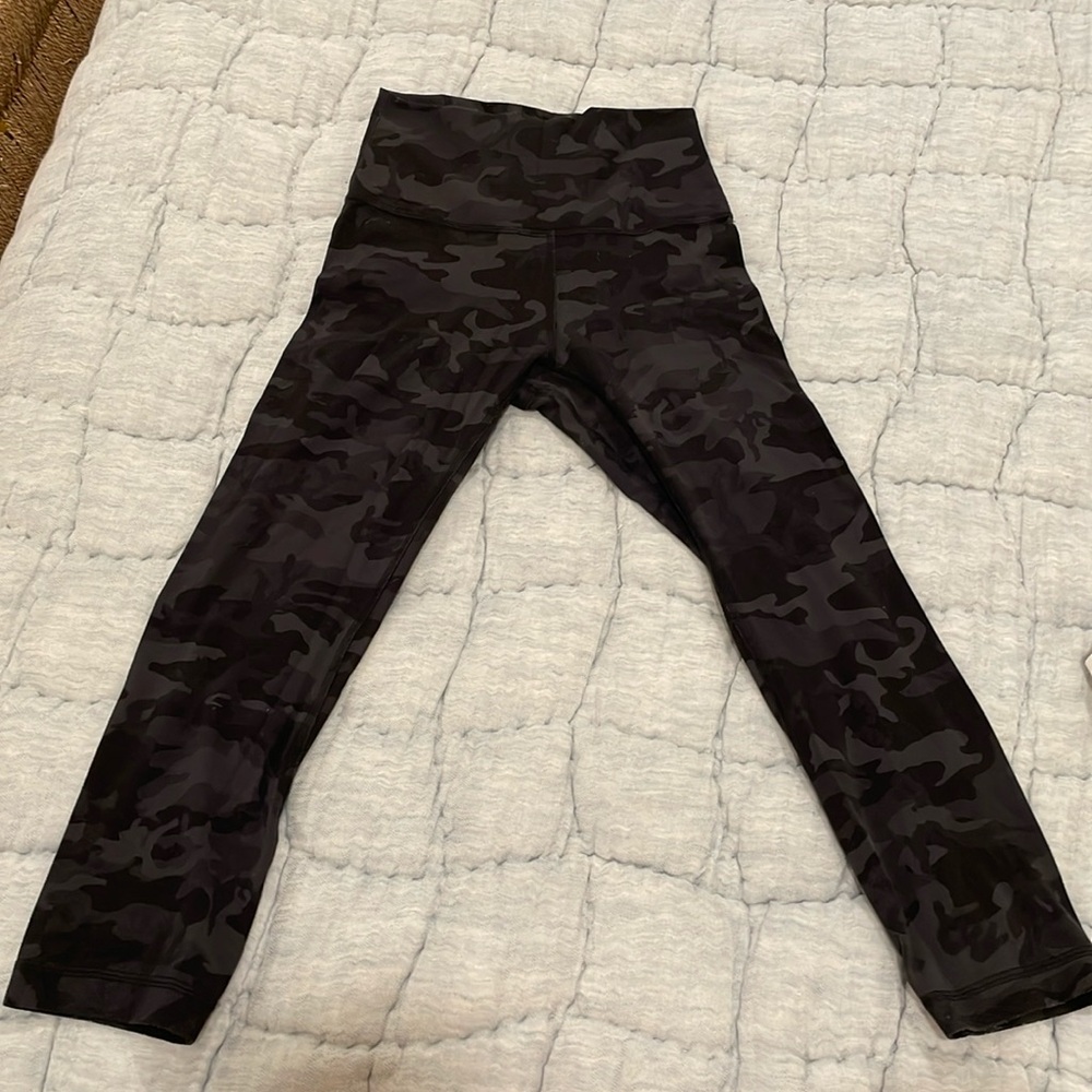 Lululemon Align Crop 21”, size 4, Incognito Camo Multi Grey